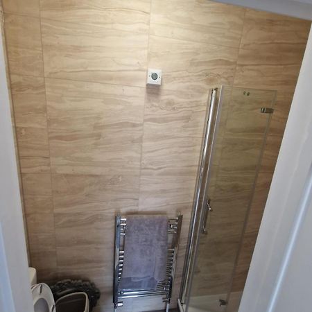 Brand New Studio Flat With Private Bathroom Northampton Buitenkant foto